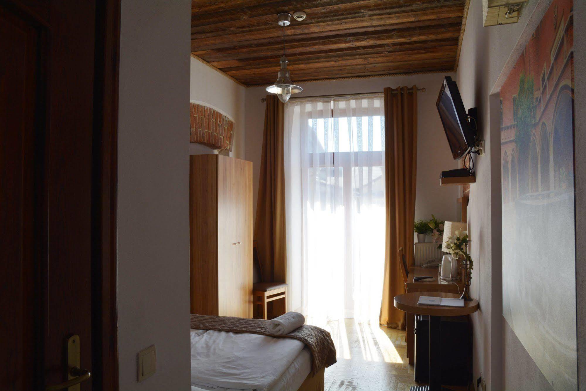 Pergamin 3* Krasków